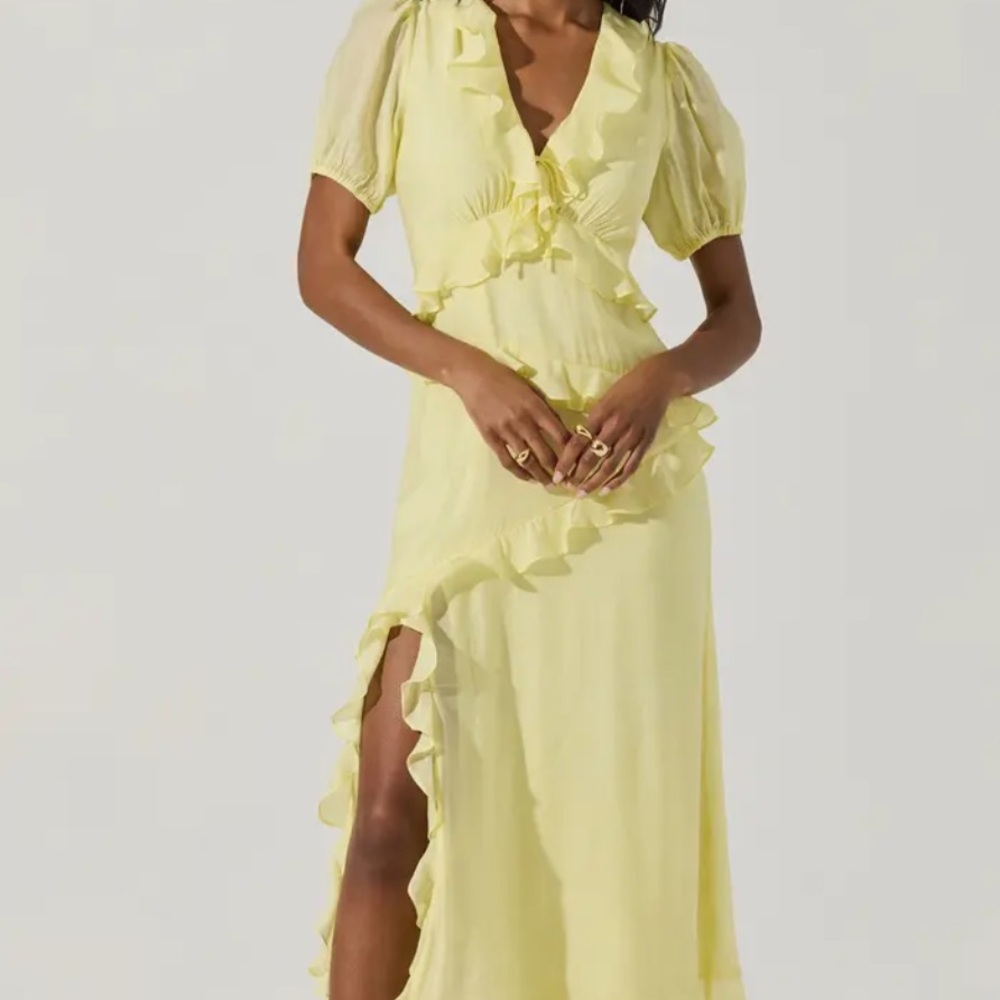 NWT! ASTR Ruffle Midi Dress - Size Large